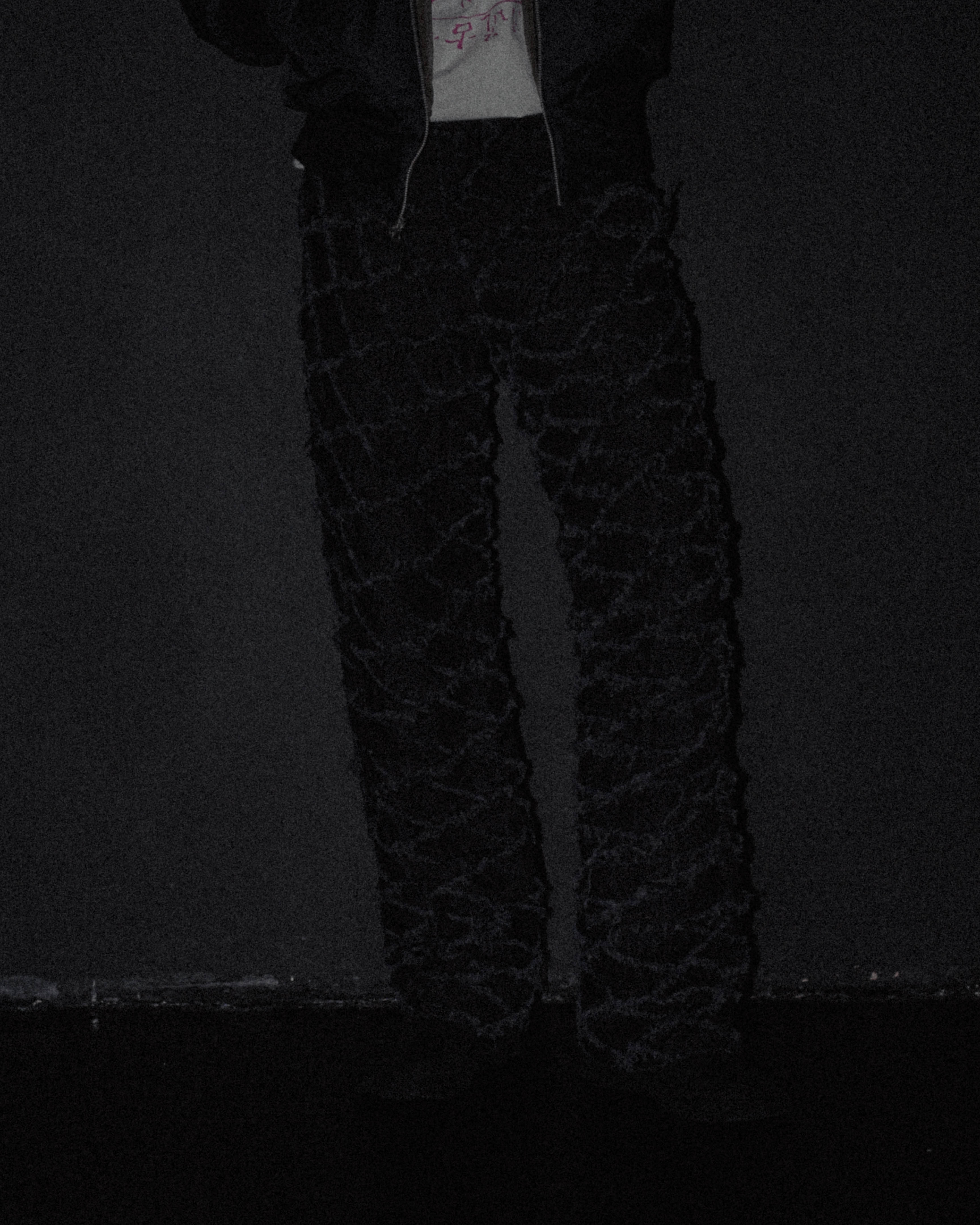 DISTRESS ARYGLE JEANS